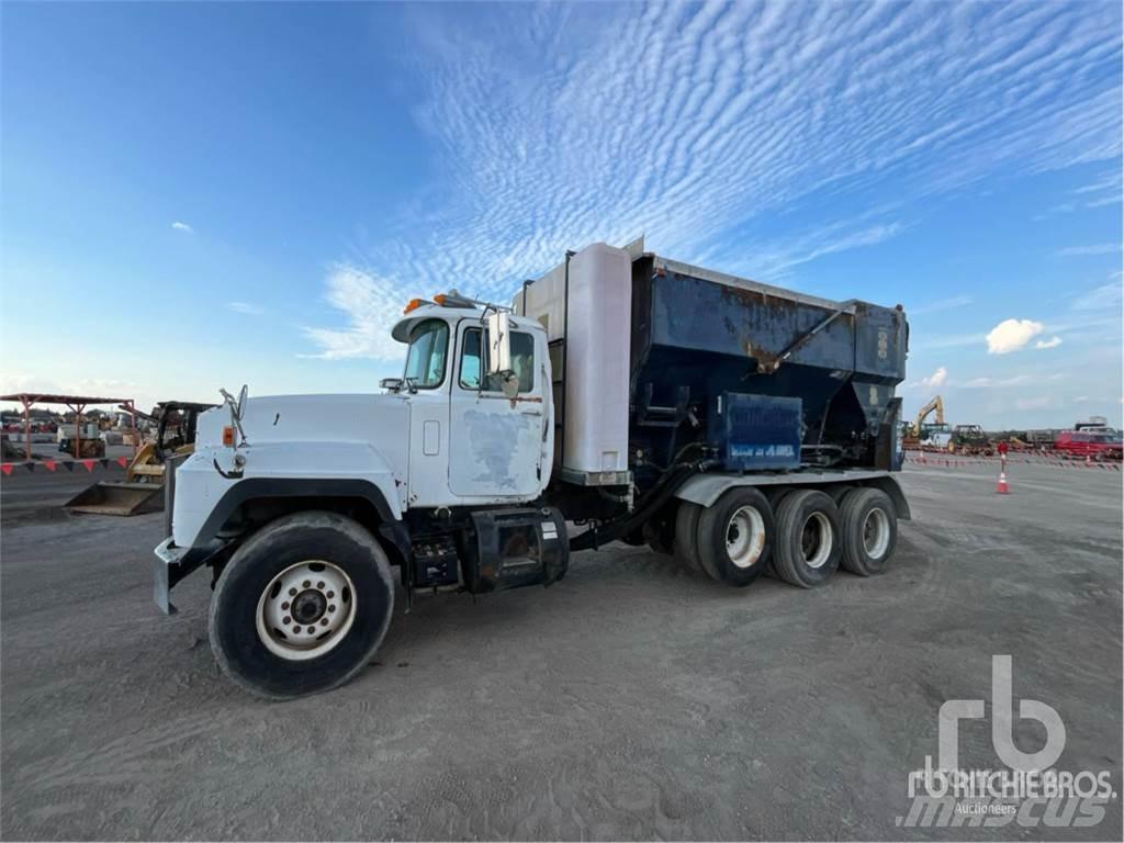 Mack RD688S شاحنات خرسانة