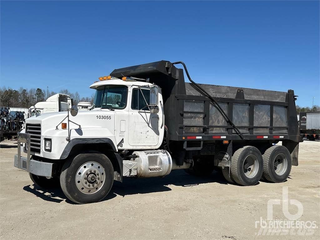 Mack RD688S شاحنات قلابة