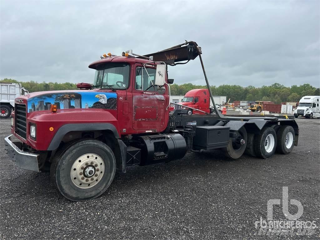 Mack RD688S شاحنات قابلة للفك
