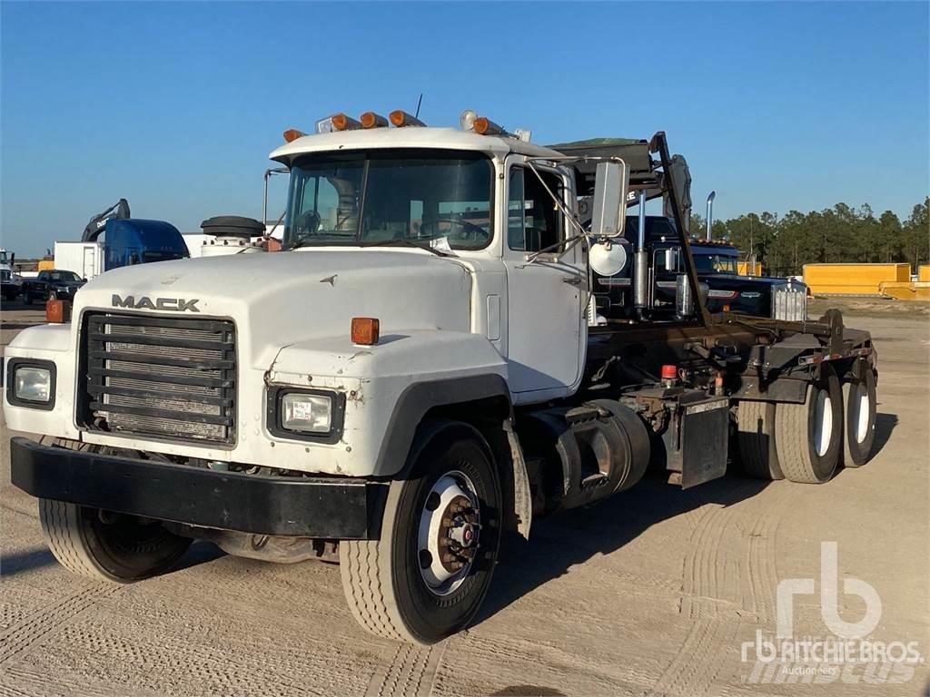 Mack RD690S شاحنات قابلة للفك