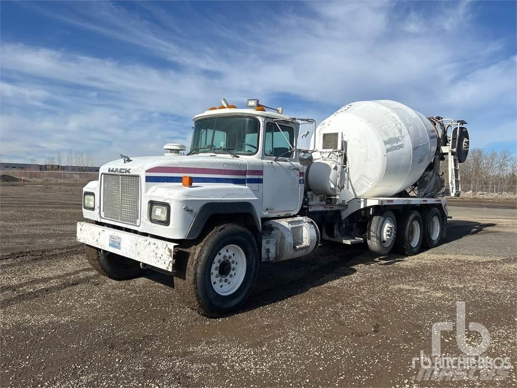 Mack RD690S شاحنات خرسانة