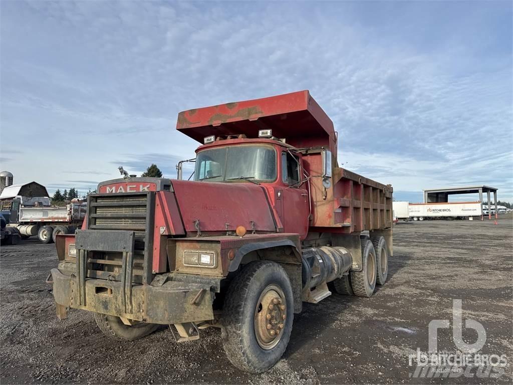 Mack RD888SX شاحنات قلابة