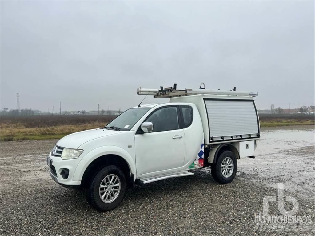 Mitsubishi L200 شاحنات خفيفة/مفصلية الجوانب