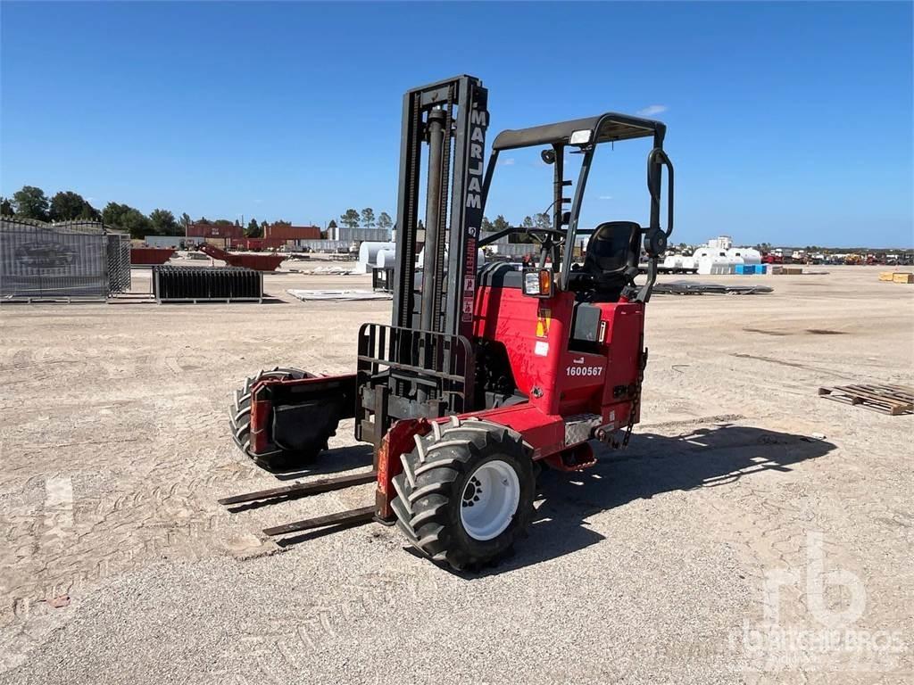Moffett M55 شاحنات الطرق الوعرة