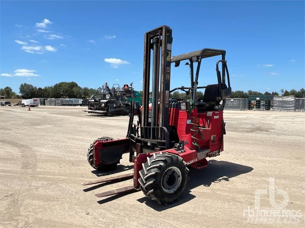 Moffett M55 شاحنات الطرق الوعرة