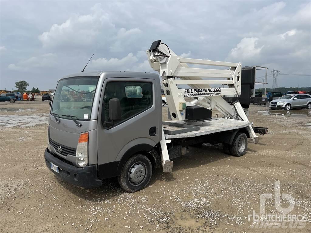 Nissan CABSTAR المنصات الهوائية المثبتة على مقطورة