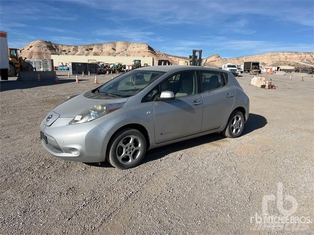 Nissan LEAF سيارات