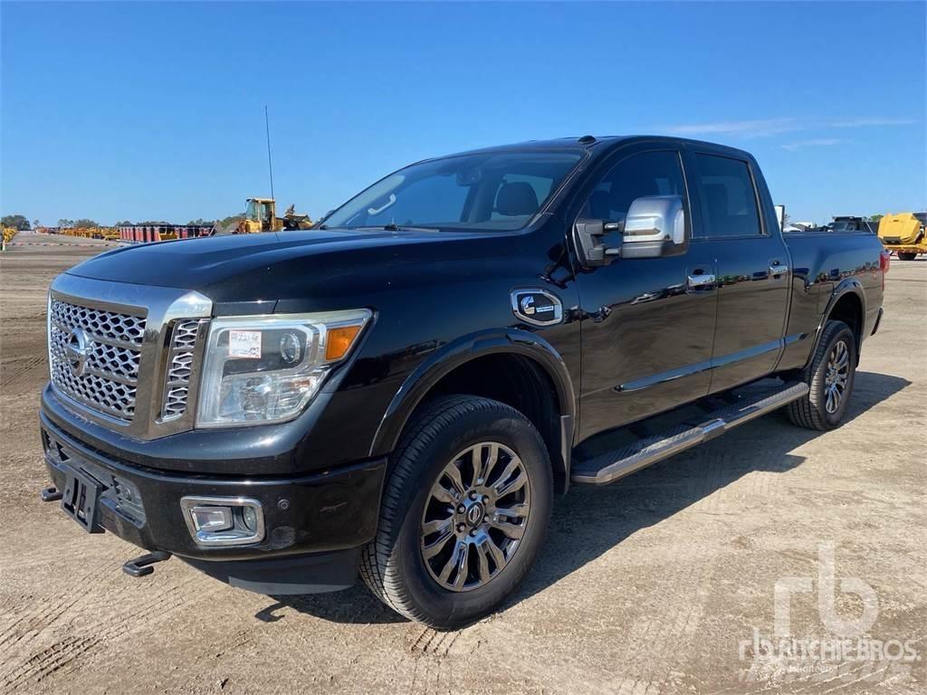 Nissan TITAN شاحنات خفيفة/مفصلية الجوانب