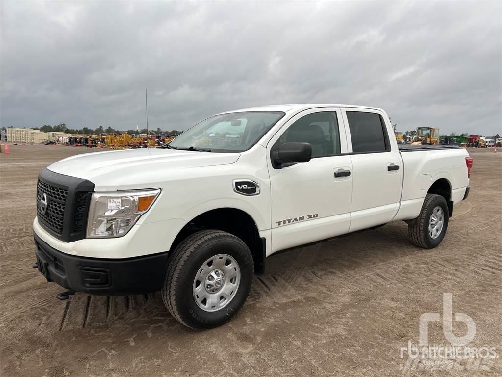 Nissan TITAN شاحنات خفيفة/مفصلية الجوانب