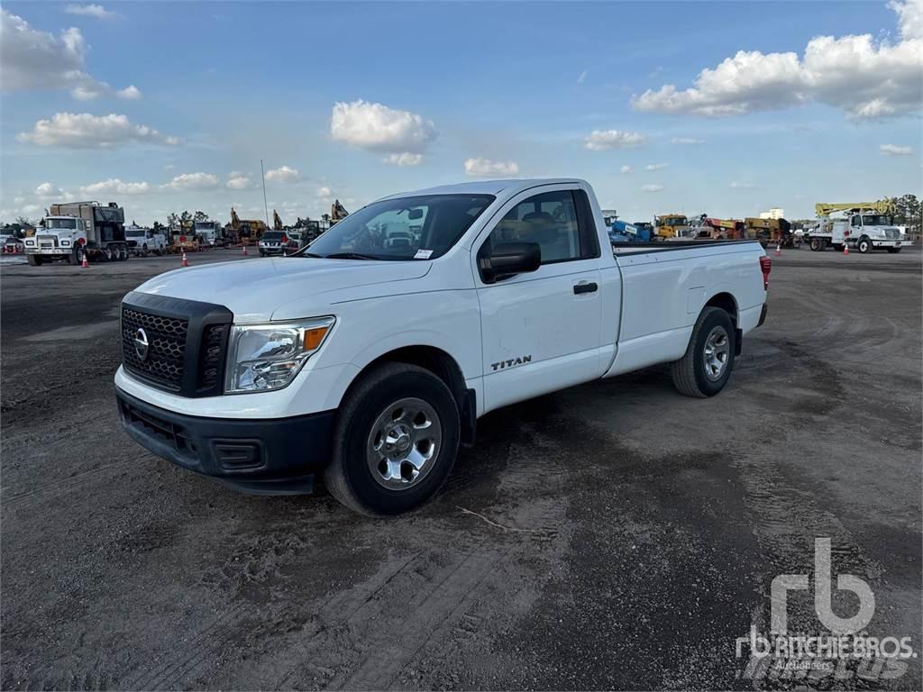 Nissan TITAN شاحنات خفيفة/مفصلية الجوانب