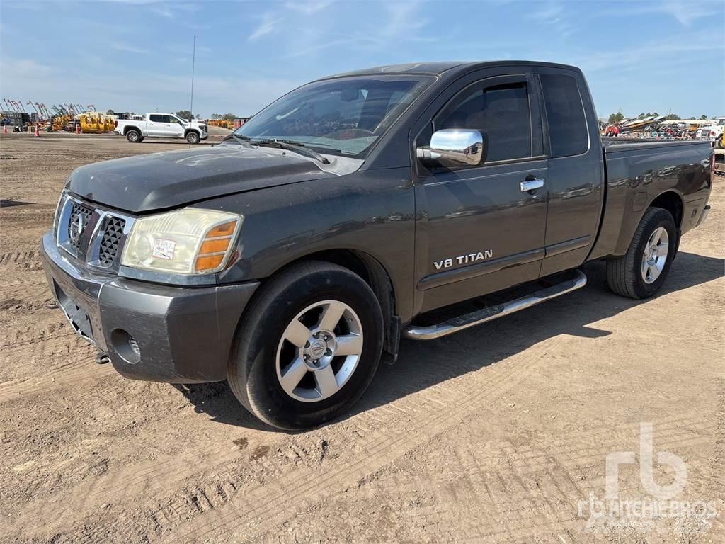 Nissan TITAN شاحنات خفيفة/مفصلية الجوانب