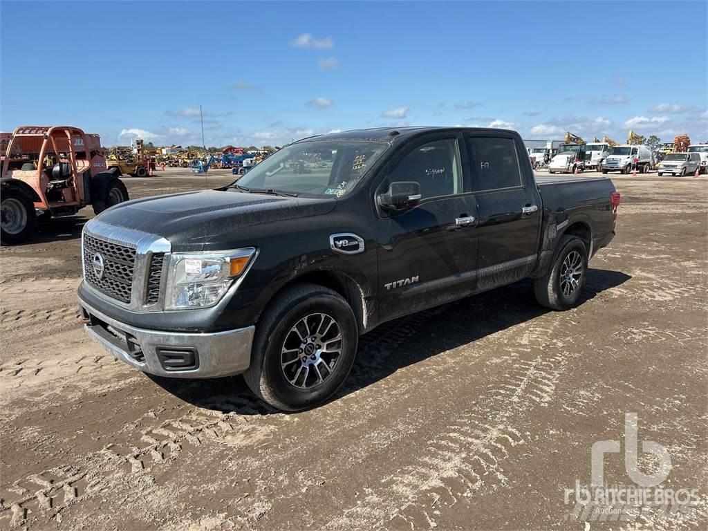 Nissan TITAN شاحنات خفيفة/مفصلية الجوانب