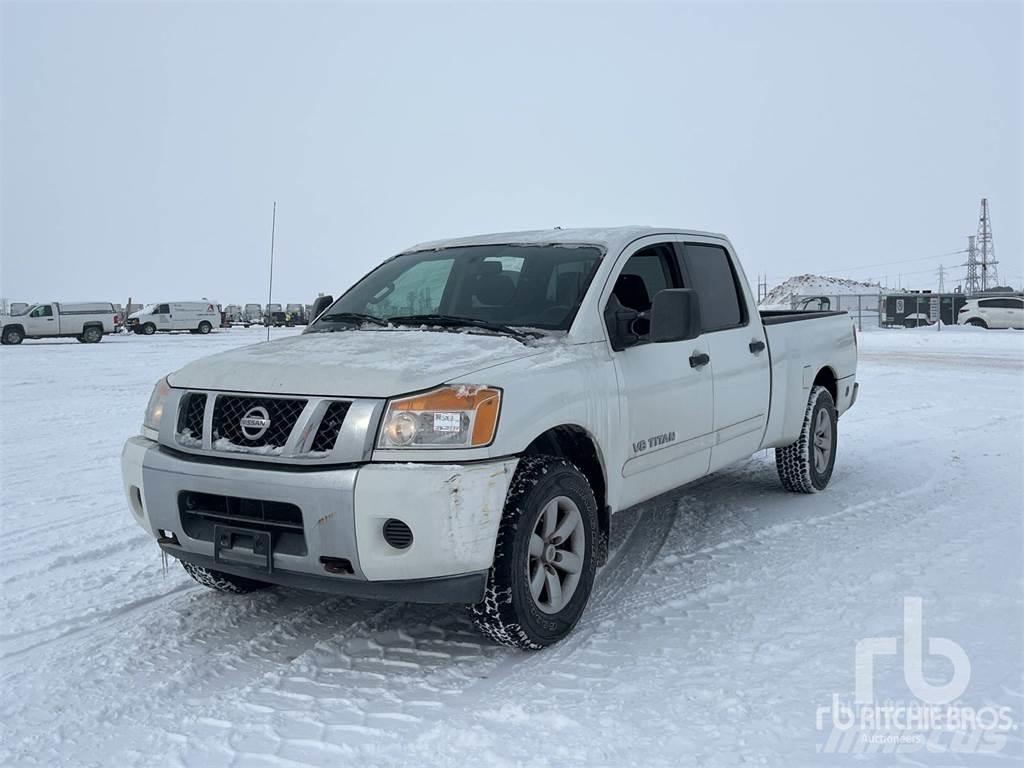 Nissan TITAN شاحنات خفيفة/مفصلية الجوانب