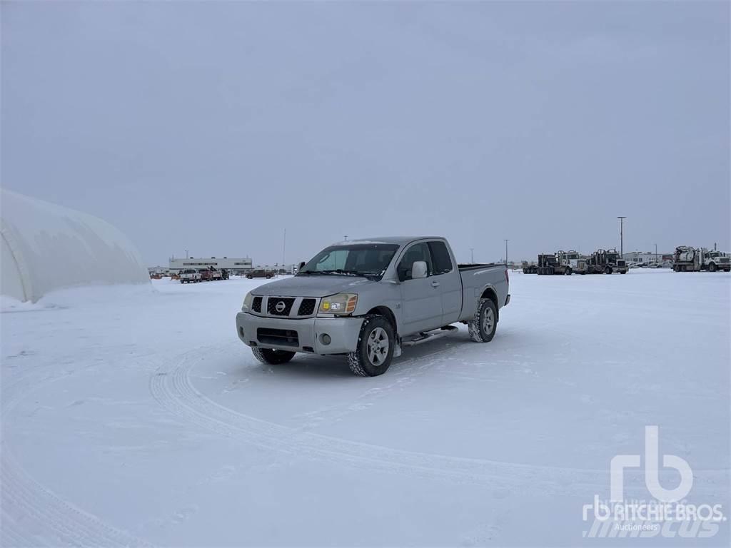 Nissan TITAN شاحنات خفيفة/مفصلية الجوانب