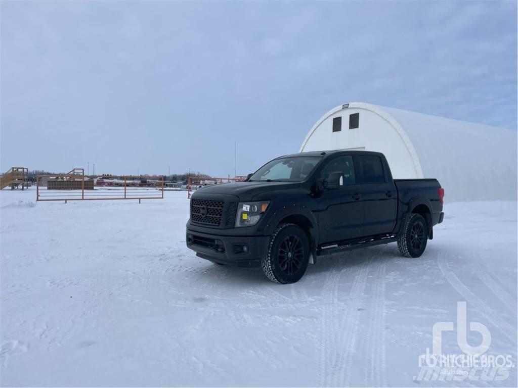 Nissan TITAN شاحنات خفيفة/مفصلية الجوانب