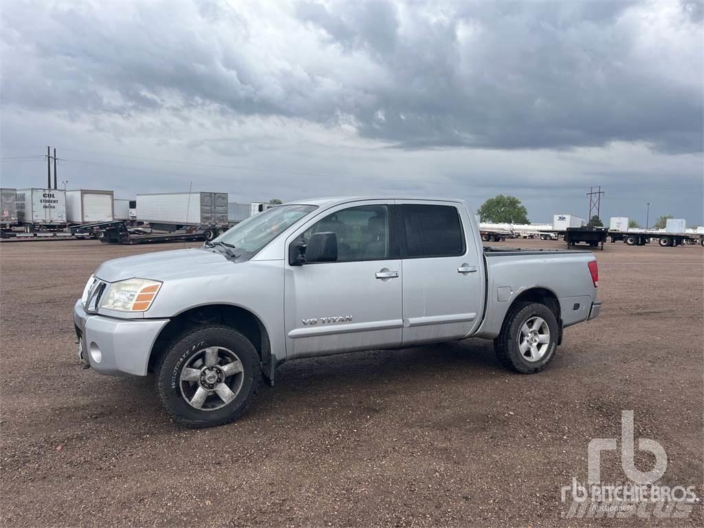 Nissan TITAN شاحنات خفيفة/مفصلية الجوانب