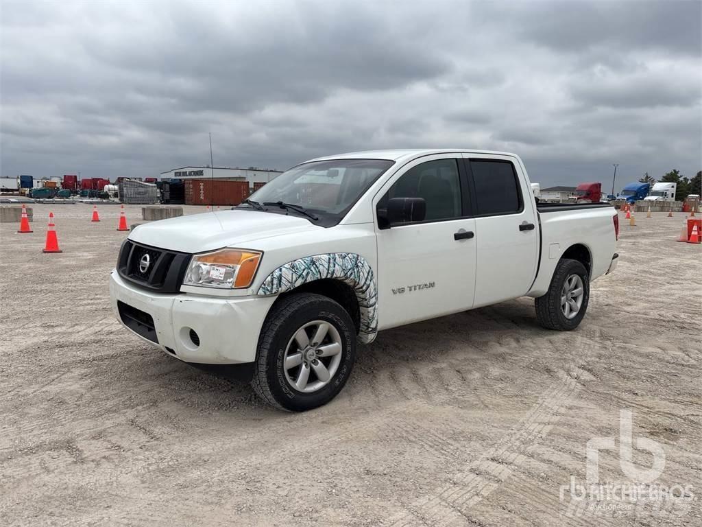 Nissan TITAN شاحنات خفيفة/مفصلية الجوانب