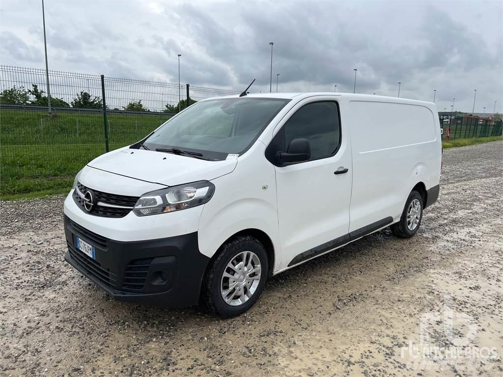 Opel VIVARO شاحنة مقفلة