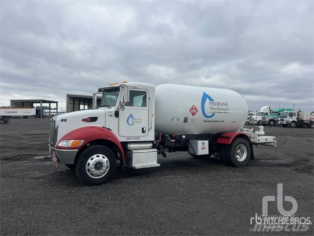 Peterbilt 335 شاحنات ذات صهاريج