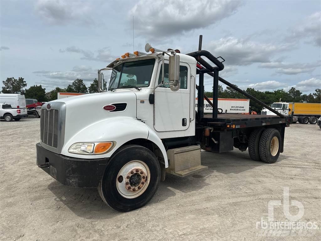 Peterbilt 335 شاحنات مسطحة / أوناش