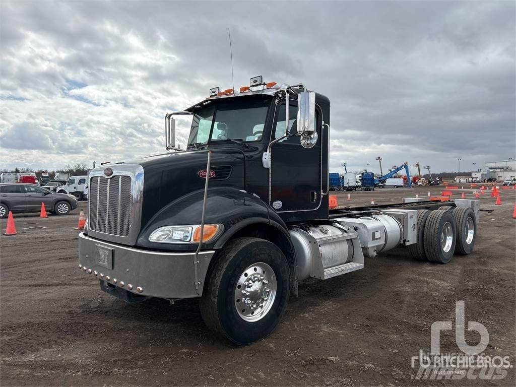 Peterbilt 340 شاحنات بمقصورة وهيكل