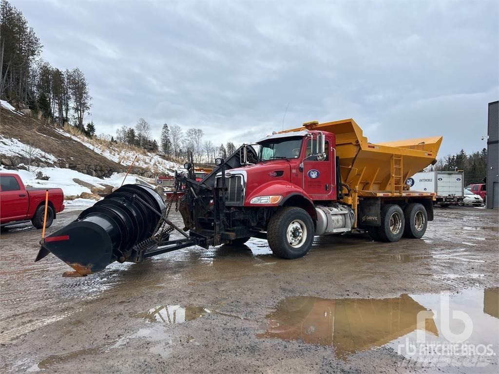 Peterbilt 348 حراثات ونصول الجليد