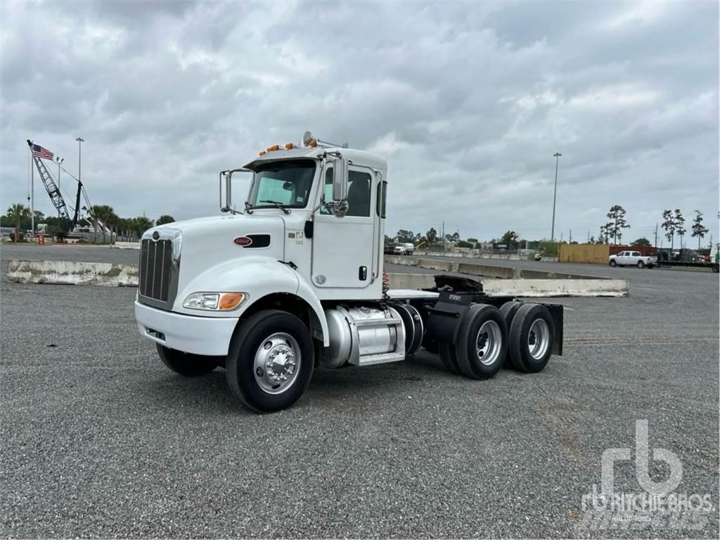Peterbilt 348 وحدات الجر
