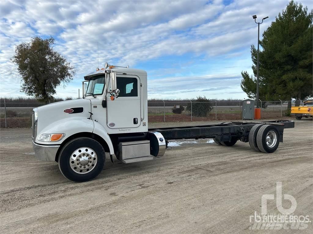 Peterbilt 352 شاحنات بمقصورة وهيكل