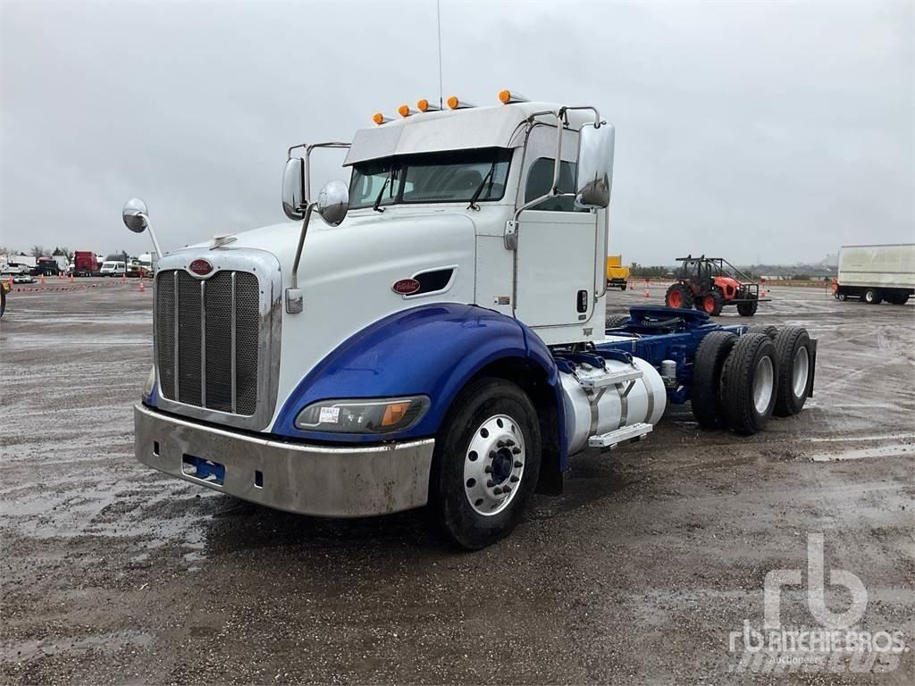 Peterbilt 384 وحدات الجر