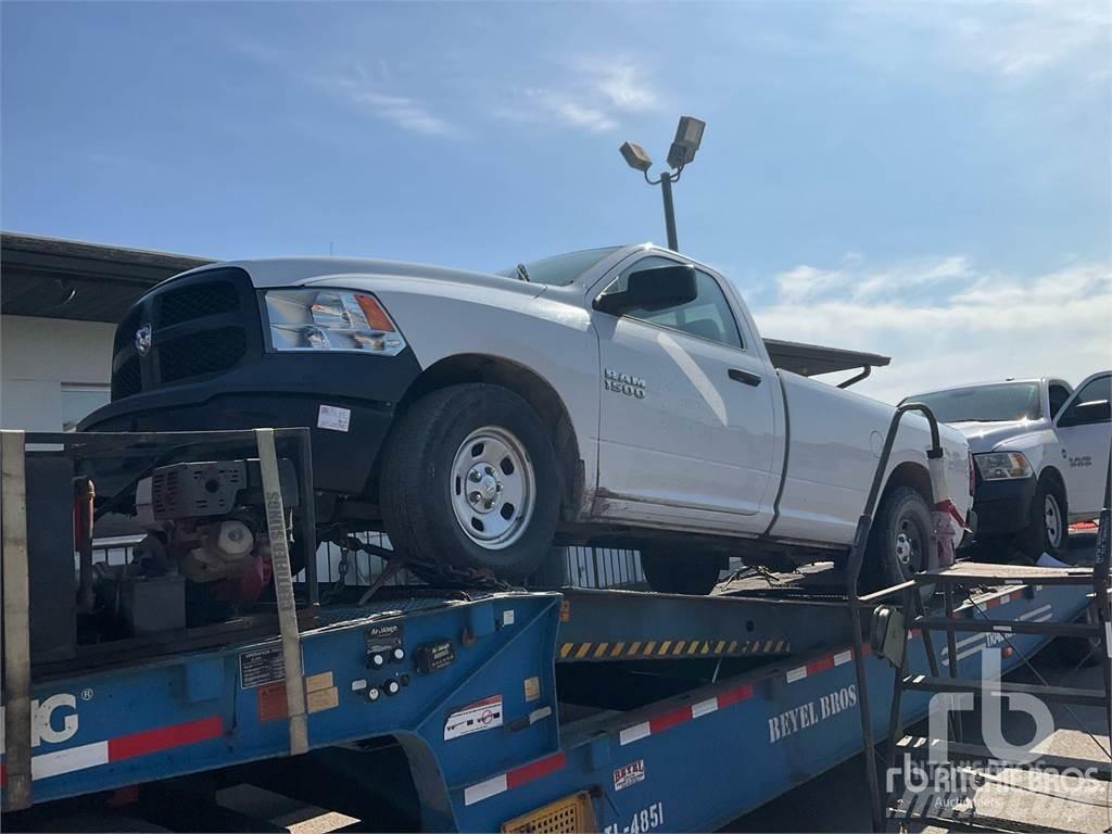 RAM 1500 شاحنات خفيفة/مفصلية الجوانب