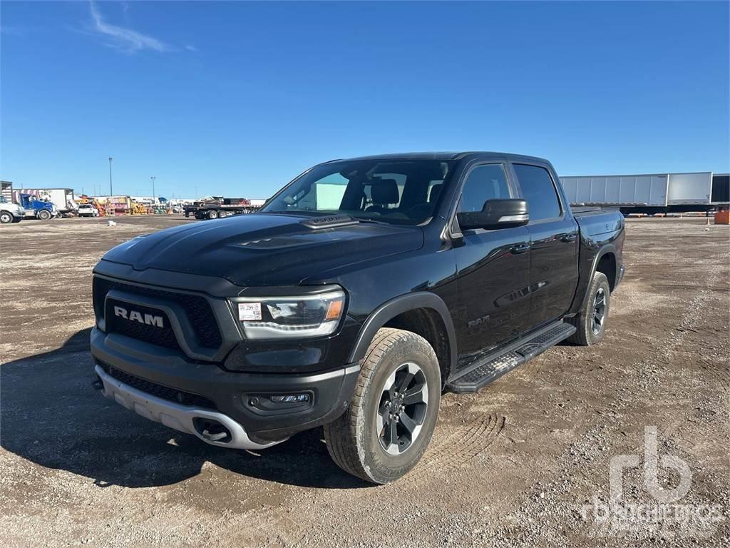 RAM 1500 شاحنات خفيفة/مفصلية الجوانب