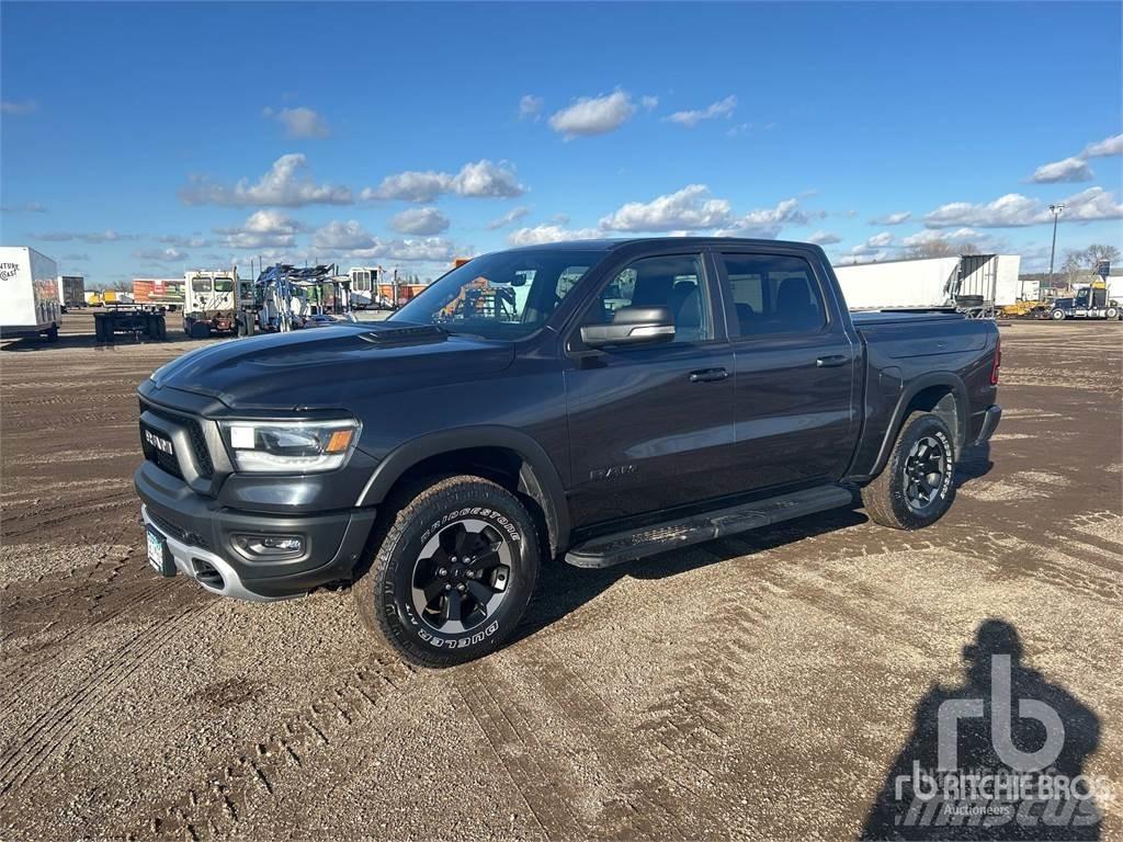 RAM 1500 شاحنات خفيفة/مفصلية الجوانب