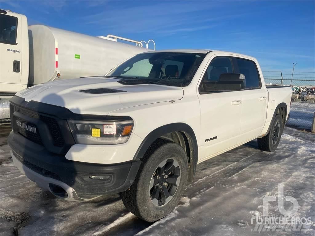 RAM 1500 شاحنات خفيفة/مفصلية الجوانب