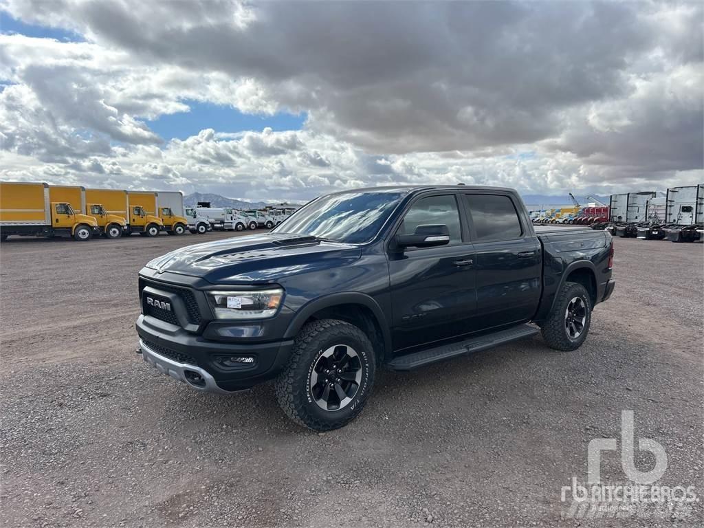 RAM 1500 شاحنات خفيفة/مفصلية الجوانب