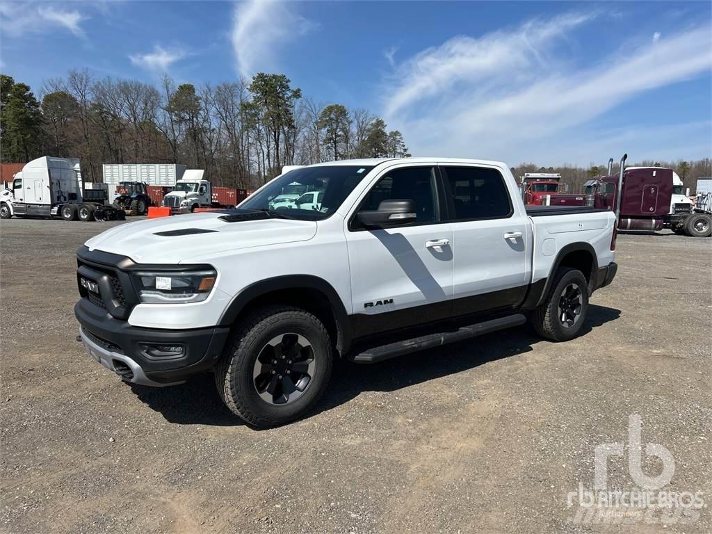 RAM 1500 شاحنات خفيفة/مفصلية الجوانب