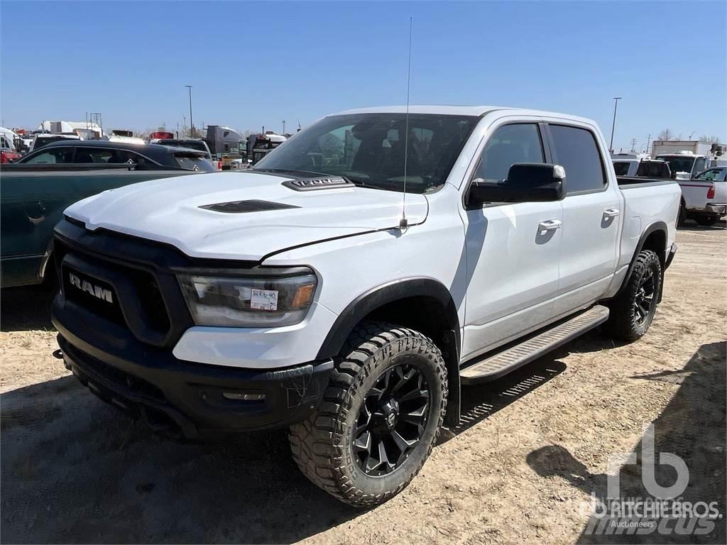 RAM 1500 شاحنات خفيفة/مفصلية الجوانب