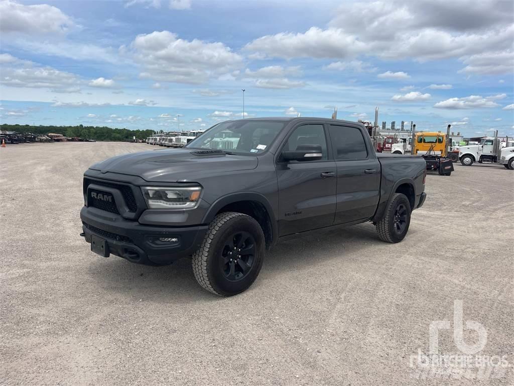 RAM 1500 شاحنات خفيفة/مفصلية الجوانب