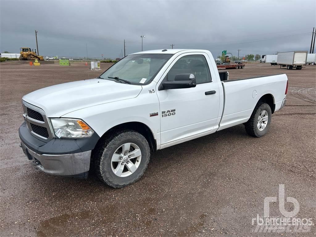 RAM 1500 شاحنات خفيفة/مفصلية الجوانب