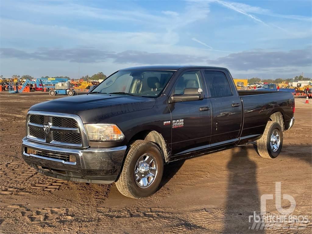 RAM 2500 شاحنات خفيفة/مفصلية الجوانب