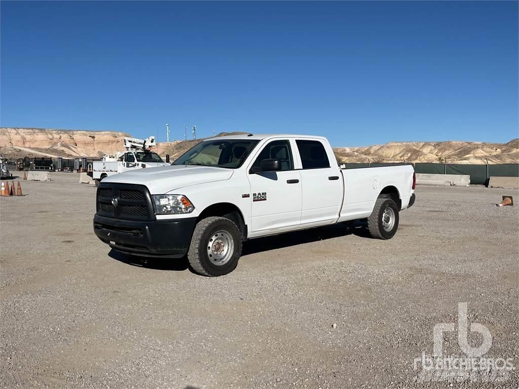 RAM 2500 شاحنات خفيفة/مفصلية الجوانب