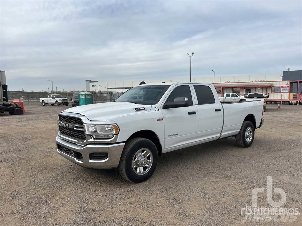 RAM 2500 شاحنات خفيفة/مفصلية الجوانب