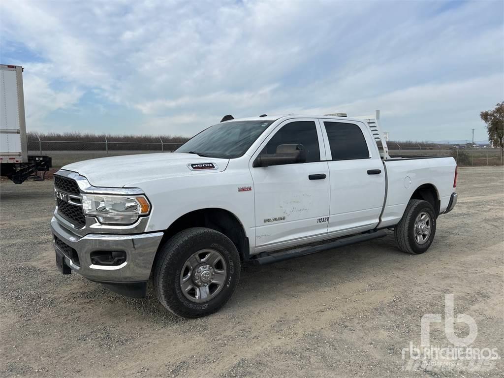 RAM 2500 شاحنات خفيفة/مفصلية الجوانب