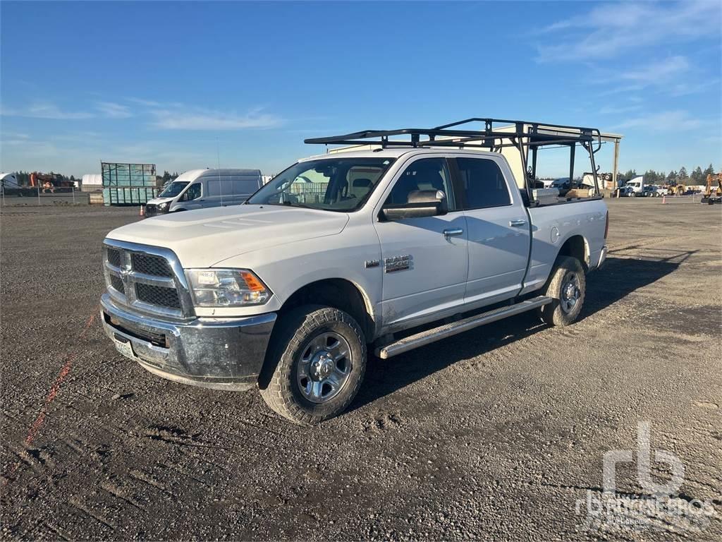 RAM 2500 شاحنات خفيفة/مفصلية الجوانب