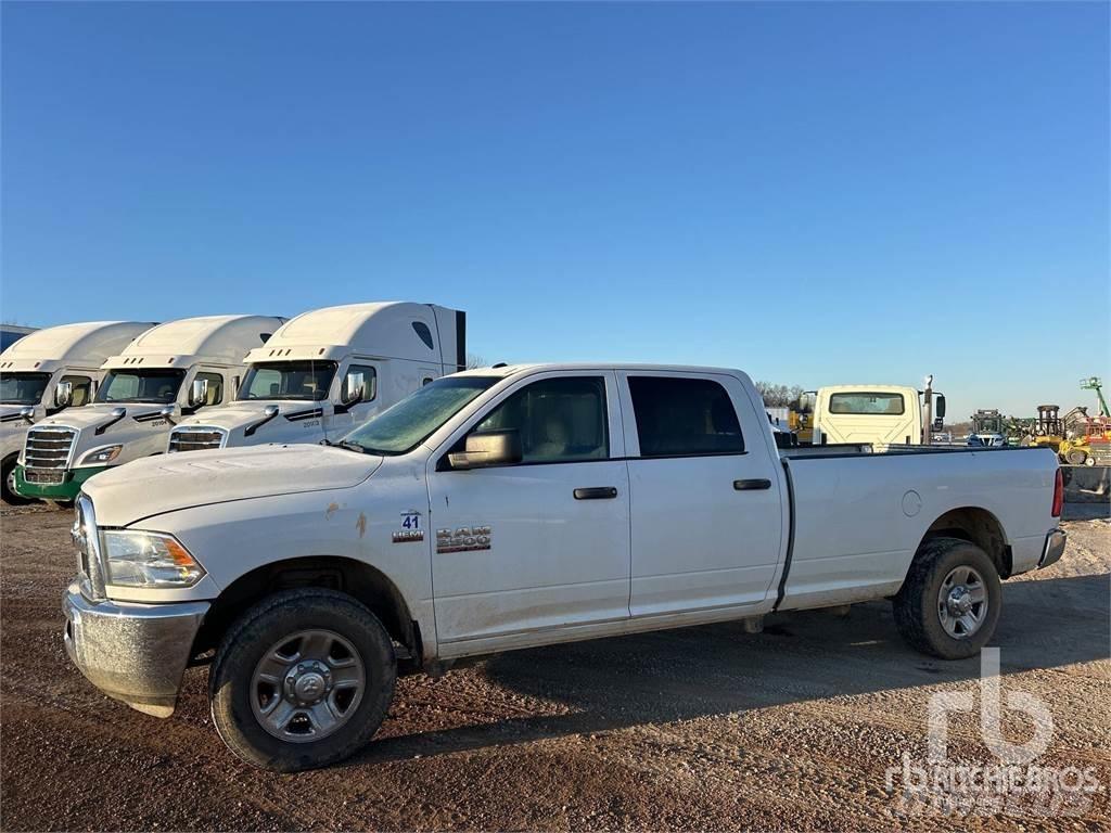 RAM 2500 شاحنات خفيفة/مفصلية الجوانب