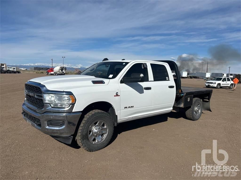 RAM 2500 شاحنات مسطحة/مفصلية الجوانب