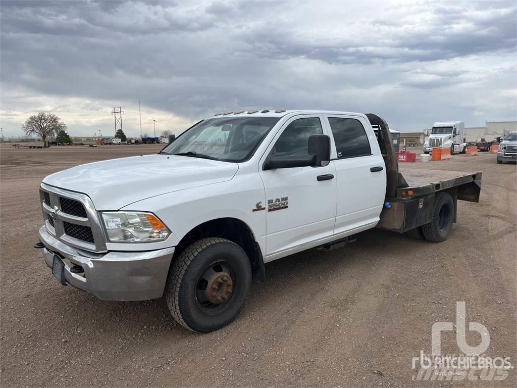 RAM 2500 شاحنات مسطحة/مفصلية الجوانب