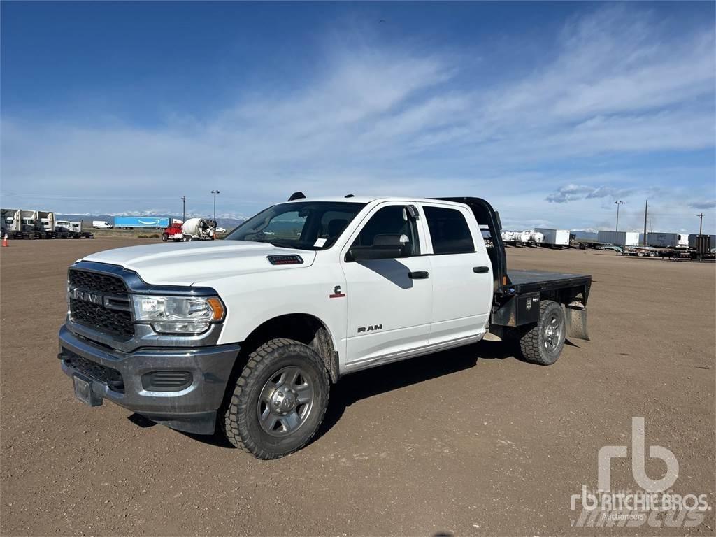 RAM 2500 شاحنات مسطحة/مفصلية الجوانب