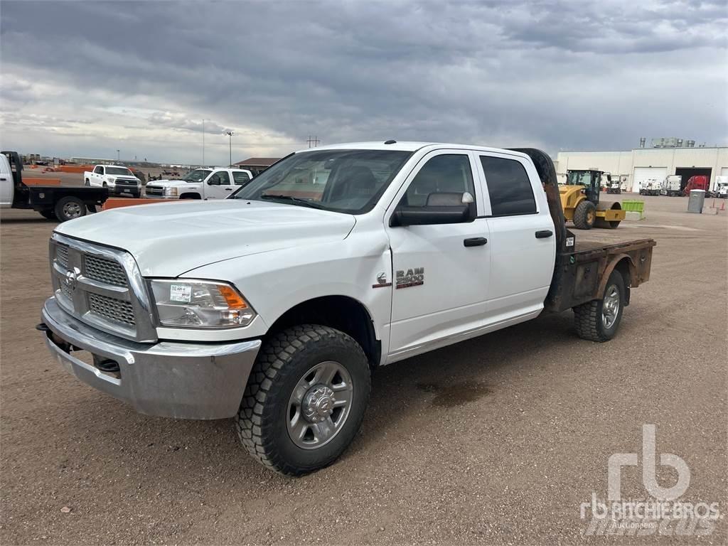 RAM 2500 شاحنات مسطحة/مفصلية الجوانب