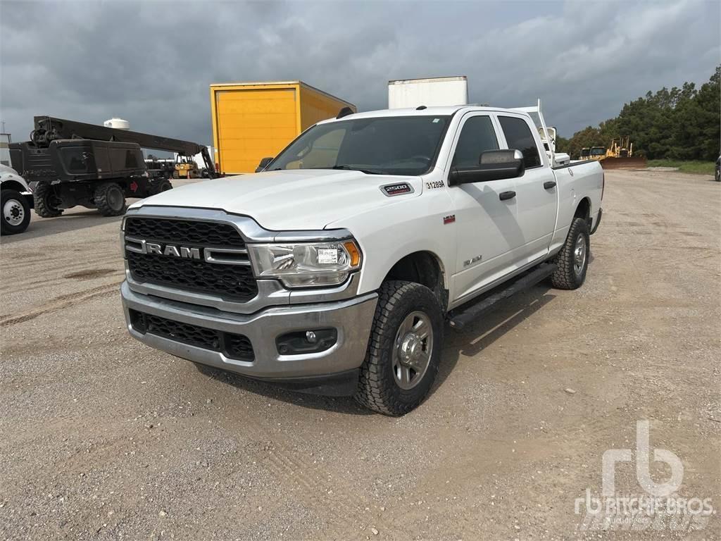 RAM 2500 شاحنات خفيفة/مفصلية الجوانب