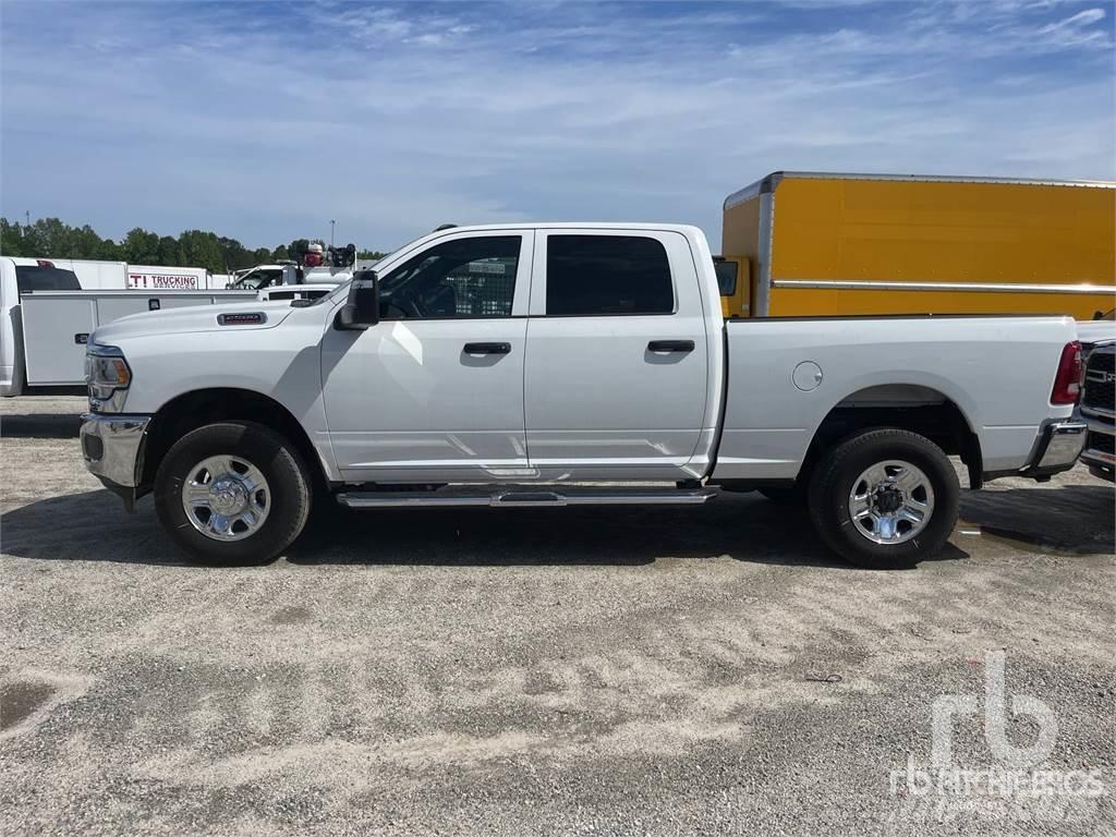 RAM 2500 شاحنات خفيفة/مفصلية الجوانب